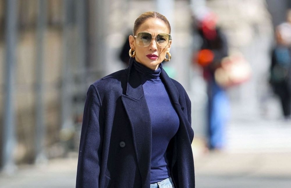 Doit-on valider la tendance des jeans tachés ?