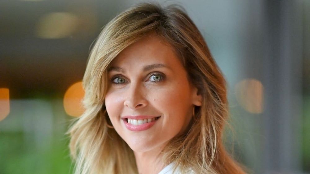 Ophélie Meunier draguée par un PDG très influent, gros malaise en plein direct : "Difficile de se concentrer en vous regardant !"