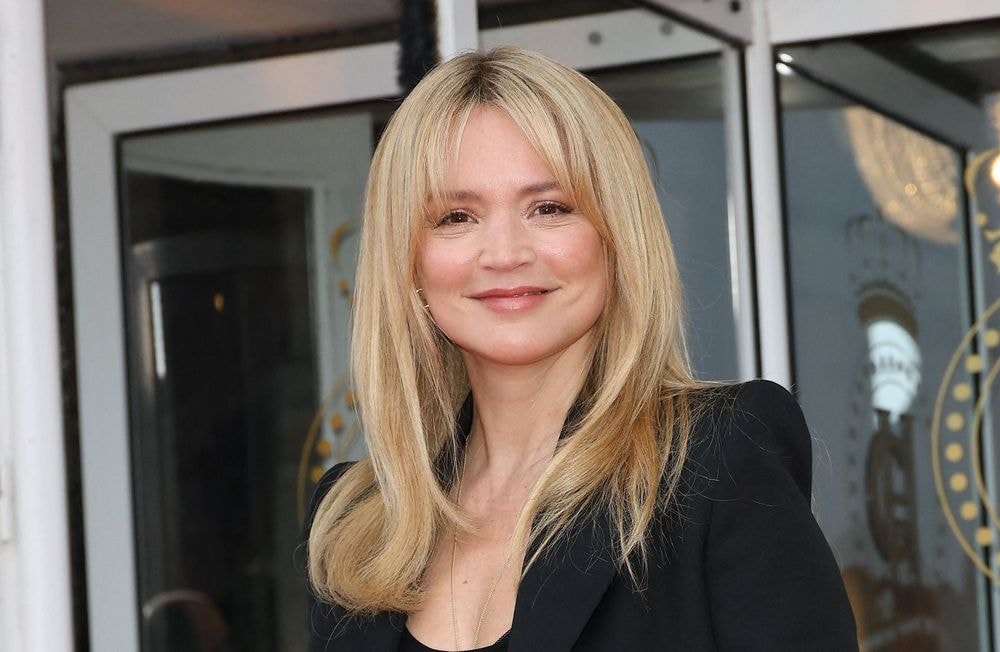 Virginie Efira : en top transparent, slim et mocassins, son look quotidien nous inspire