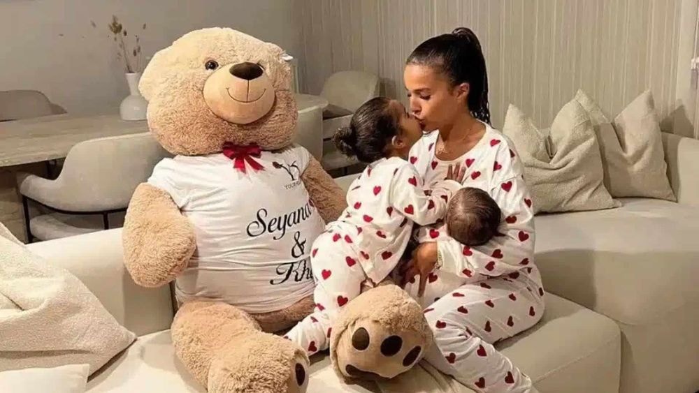 Poupette Kenza : de retour sur les réseaux sociaux et enceinte de son 3ème enfant ? Un détail fait réagir !
