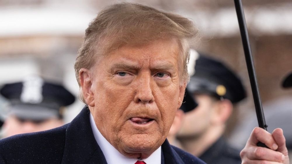 Miss France harcelée par Donald Trump, il met la main aux miches d'une reine de beauté : "Il me les a agrippées"