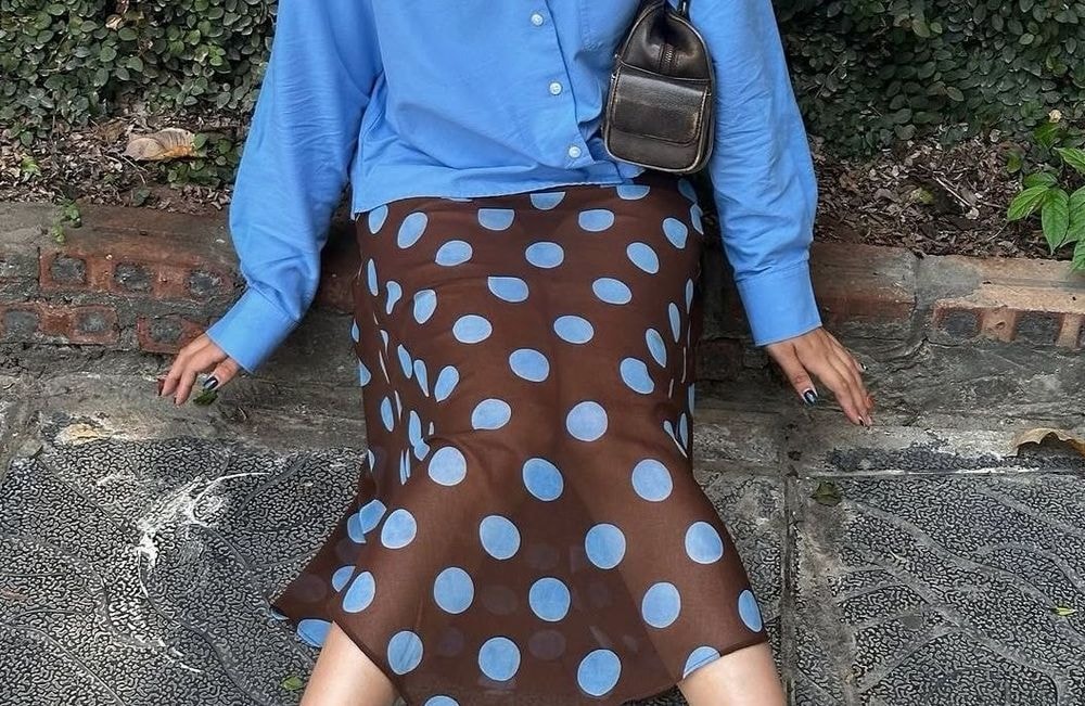 Oubliez le noir et blanc : voici la nouvelle façon de porter l’imprimé polka dot ce printemps