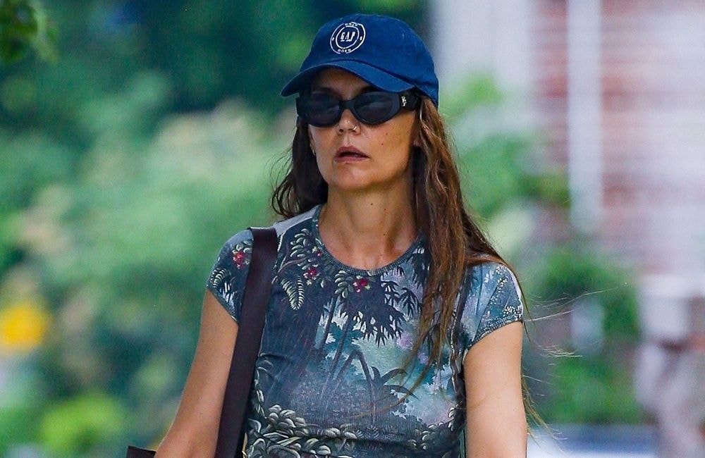 Katie Holmes adopte cet accessoire que l'on voit partout cet été