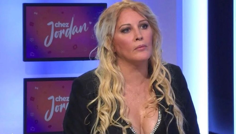 Loana sous la douche et au lit avec une femme : "J'aime les...", son coming-out étonnant