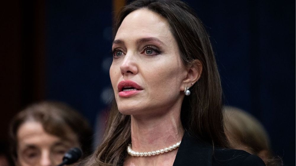 Angelina Jolie dévastée, son fils Pax renversé par une voiture : "Les médecins craignent qu'il…
