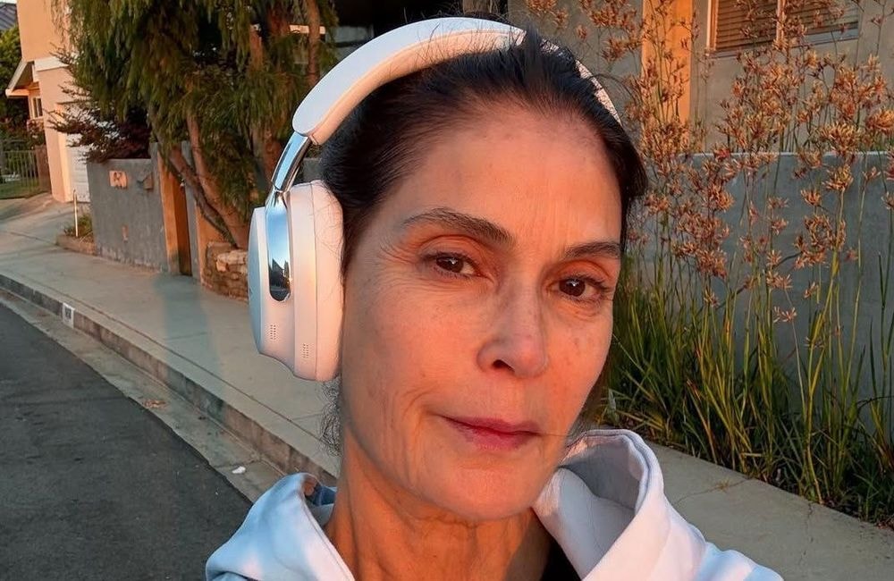 « Ma réponse, ce n’est pas le lifting » : à 60 ans, Teri Hatcher assume son âge et prône le naturel