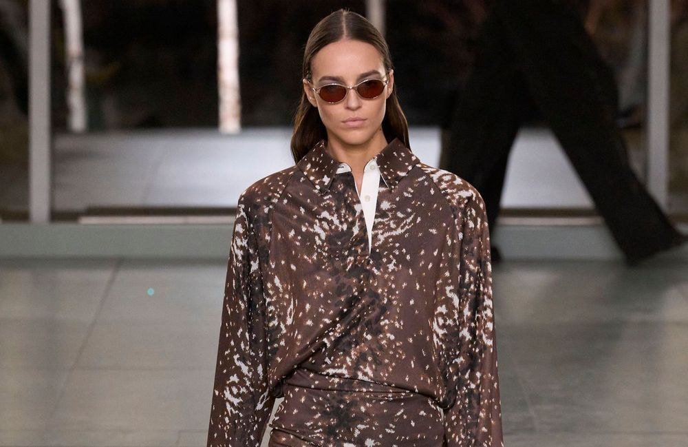 Qu’est-ce que le deer print, l’imprimé animalier qui va faire sensation en 2026 ?