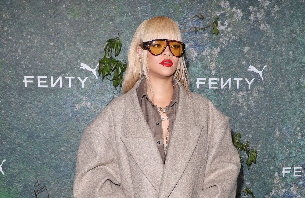 « Je ressemblais à un chauffeur UPS » : Rihanna regrette d'avoir porté cette tenue