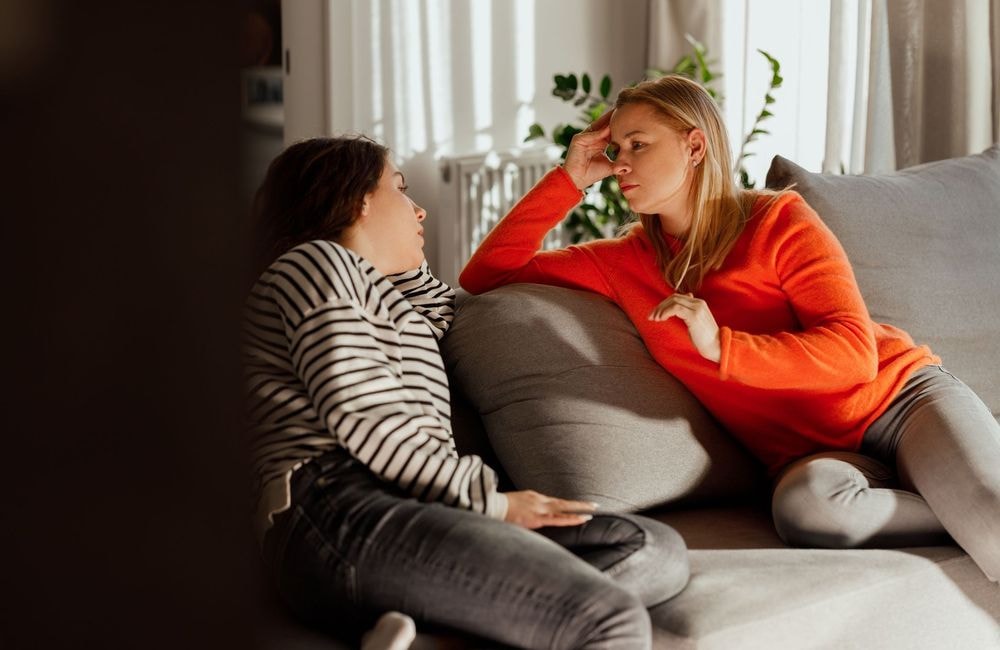 Comment parler de sexualité avec mon ado sans le mettre mal à l’aise ?