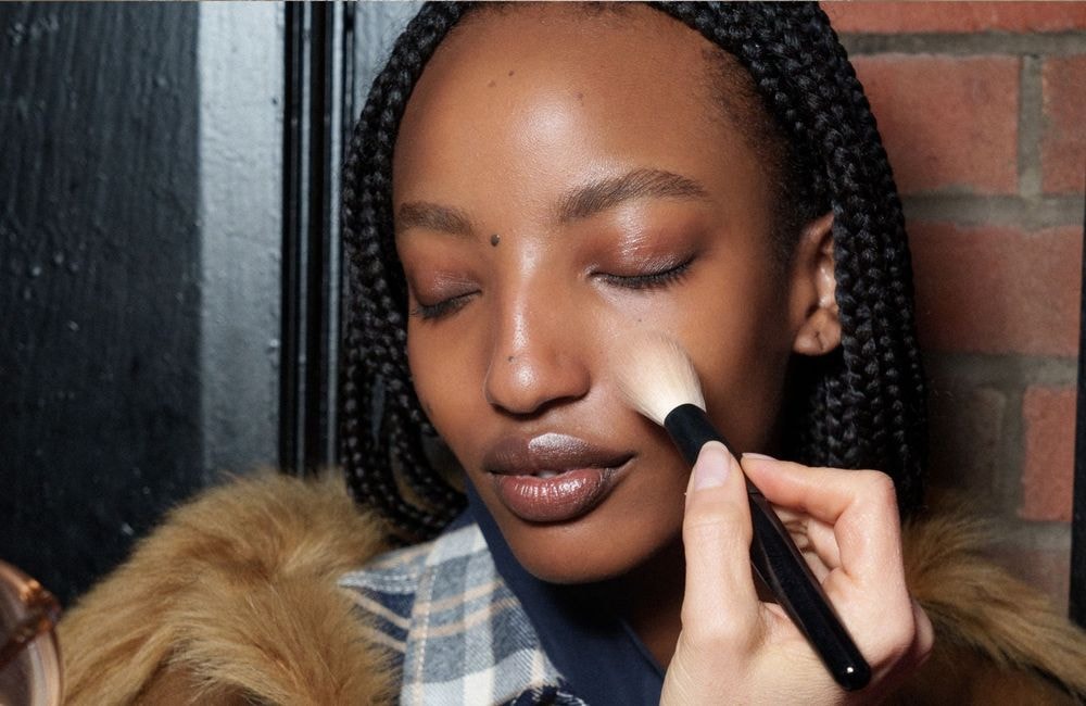 Voici la meilleure façon d’appliquer votre primer pour une peau de velours