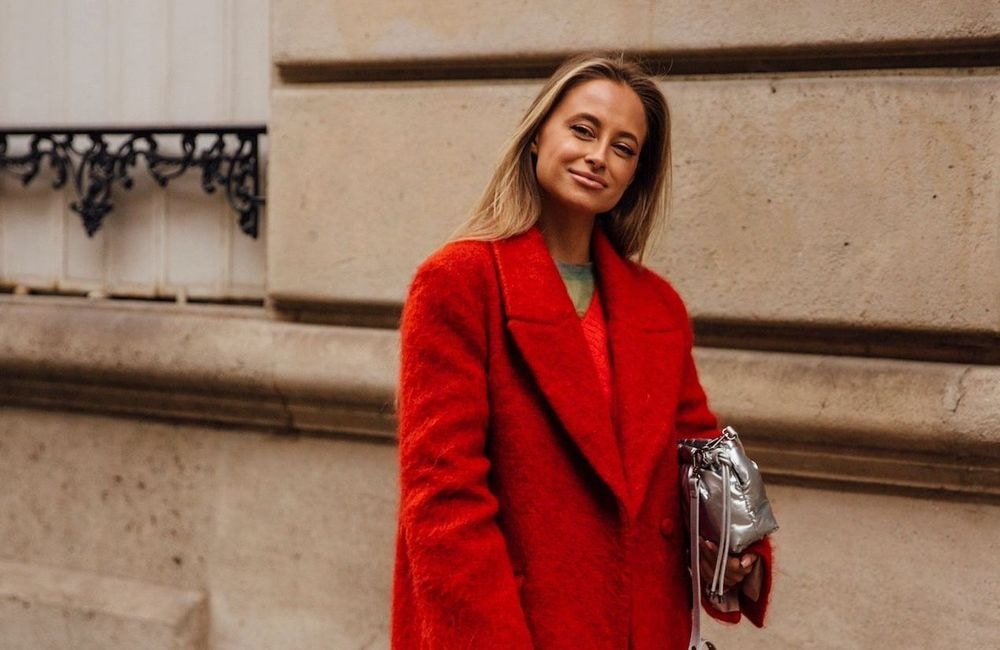 Dopamine Dressing : arborer des couleurs vives pour illuminer ses looks d’hiver