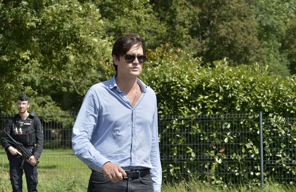 Alain-Fabien Delon relance la guerre d’héritage contre Anouchka Delon et demande son “indignité successorale”