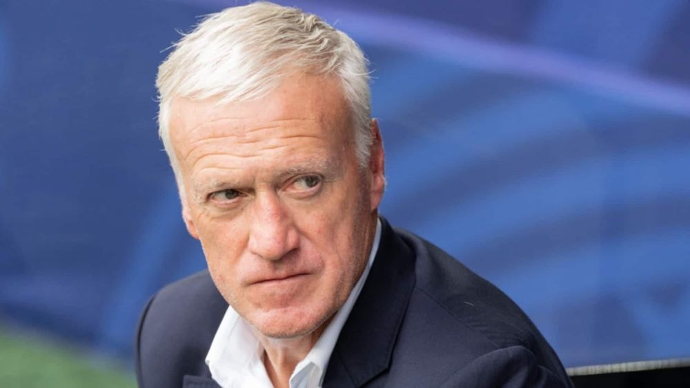 "Une honte", "À vomir" : les Bleus scandalisés par la Une de Charlie Hebdo après le décès de la mère de Didier Deschamps !