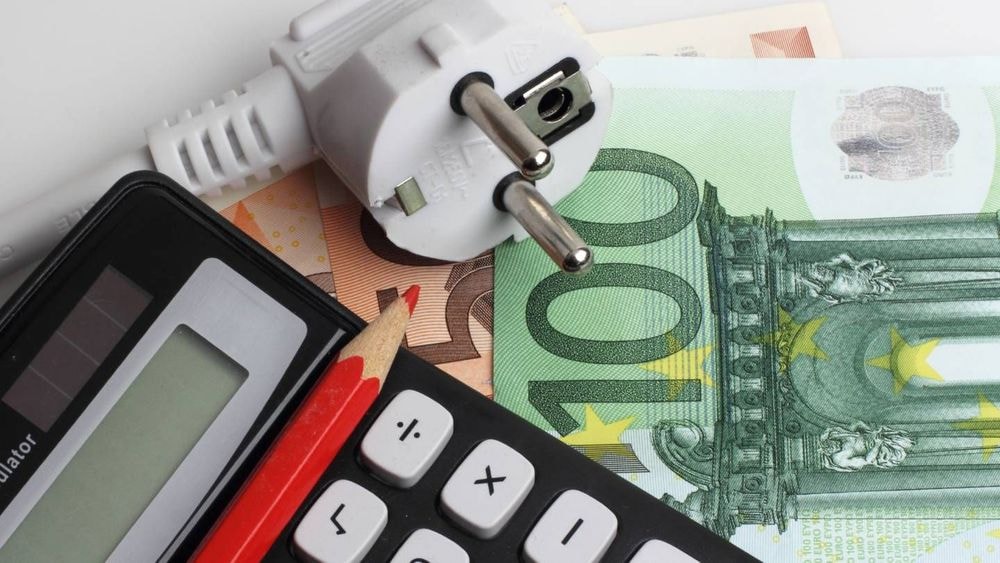 Electricité : les bons plans à saisir et les pièges à éviter avec la baisse du tarif réglementé d'EDF