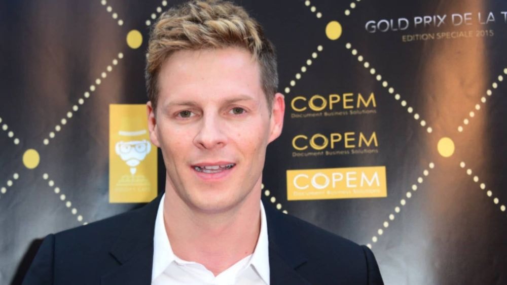 Matthieu Delormeau : après le scandale de sa vidéo intime, il passe des vacances ensoleillées en compagnie d'un célèbre candidat de télé-réalité !