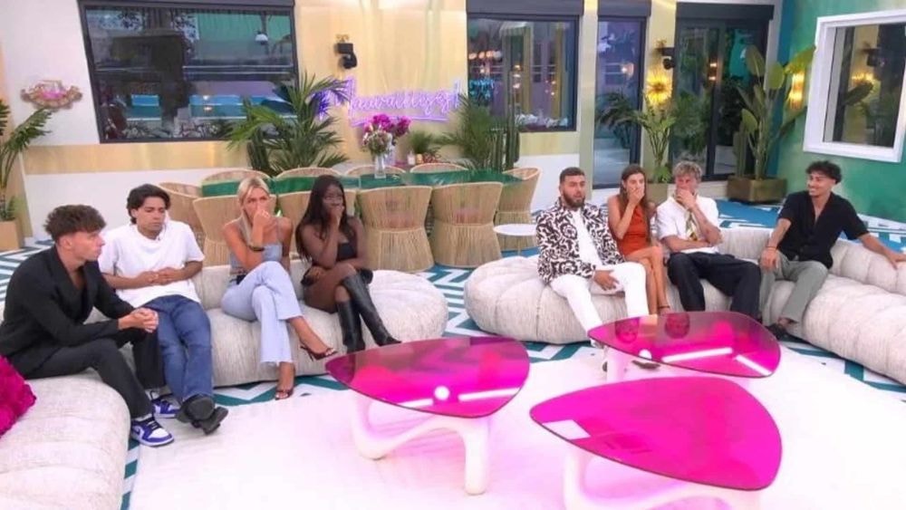 Secret Story : substances illicites dans une poudrière à maquillage, les révélations chocs d'une candidate !