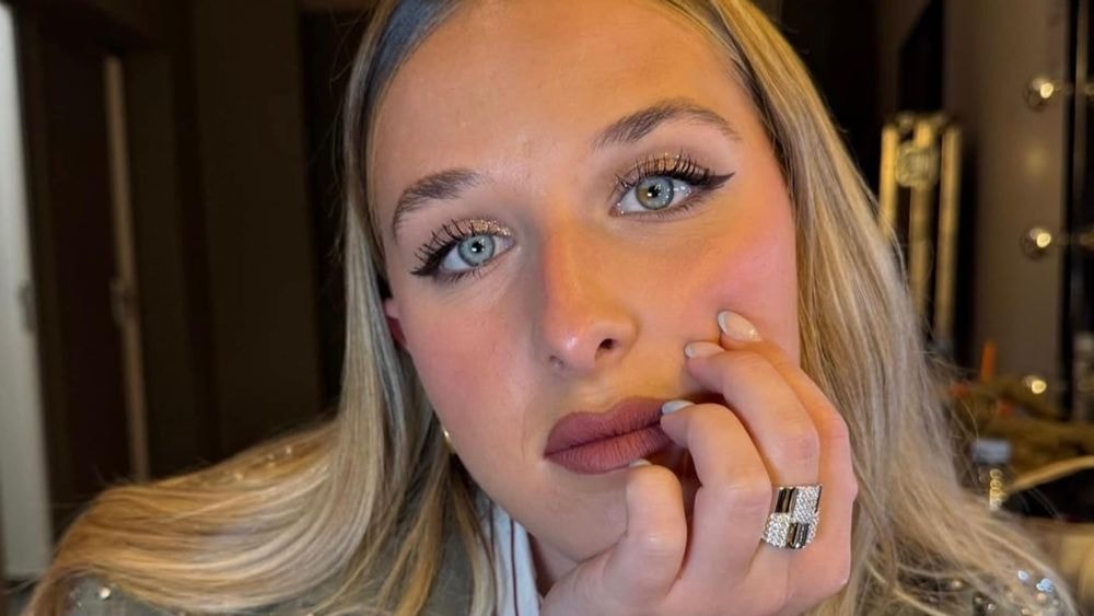 Héléna Bailly (NRJ Music Awards) : ce gros vent qu'elle a mis à un célèbre humoriste au moment de récupérer son prix, "non merci !"