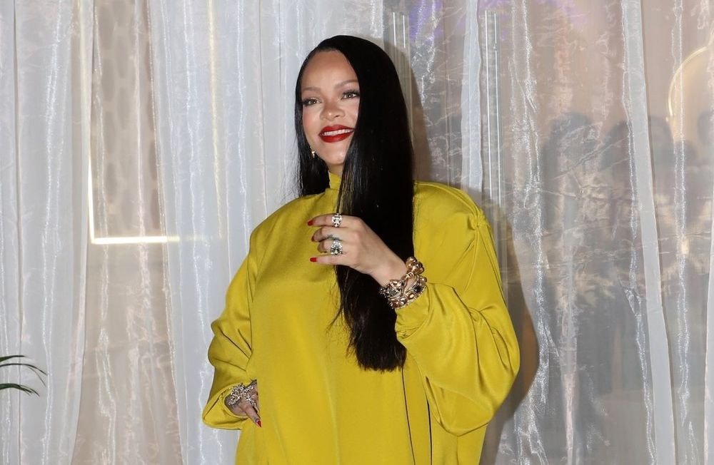 Fini le jaune beurre : Rihanna mise sur un total look jaune éclatant à Mumbai