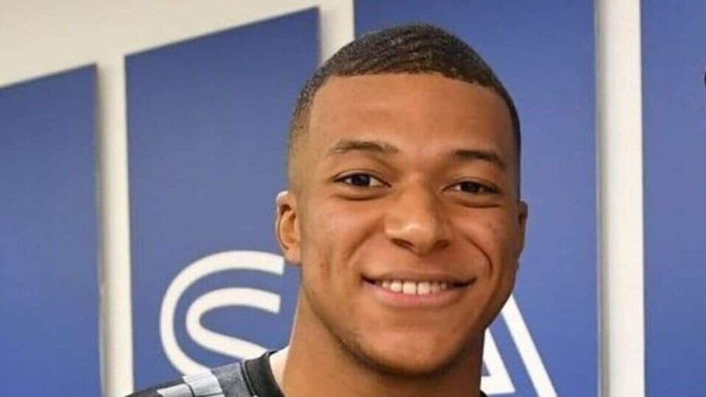 Kylian Mbappé séduit par une inconnue au restaurant : les internautes découvrent son identité
