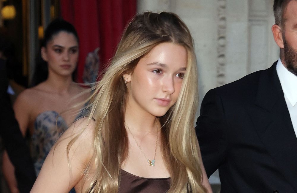 À 14 ans, Harper Beckham dévoile son premier tuto make-up en vacances