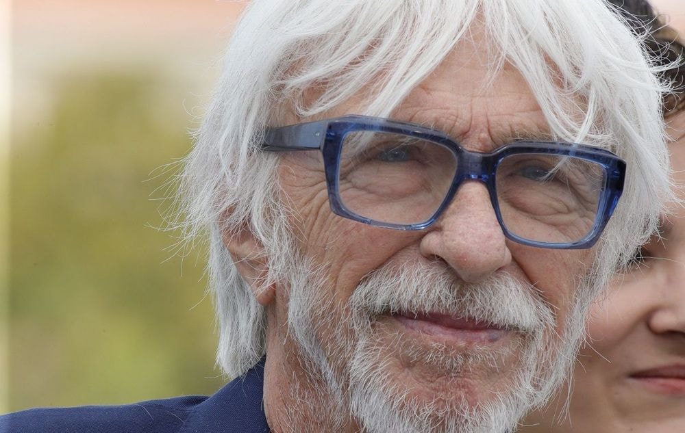 À 90 ans, Pierre Richard dévoile l’intérieur de son appartement parisien de 1979, entre charme et simplicité