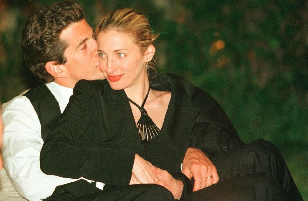 Fascination, pression médiatique, accident d'avion... Le destin tragique de Carolyn Bessette-Kennedy