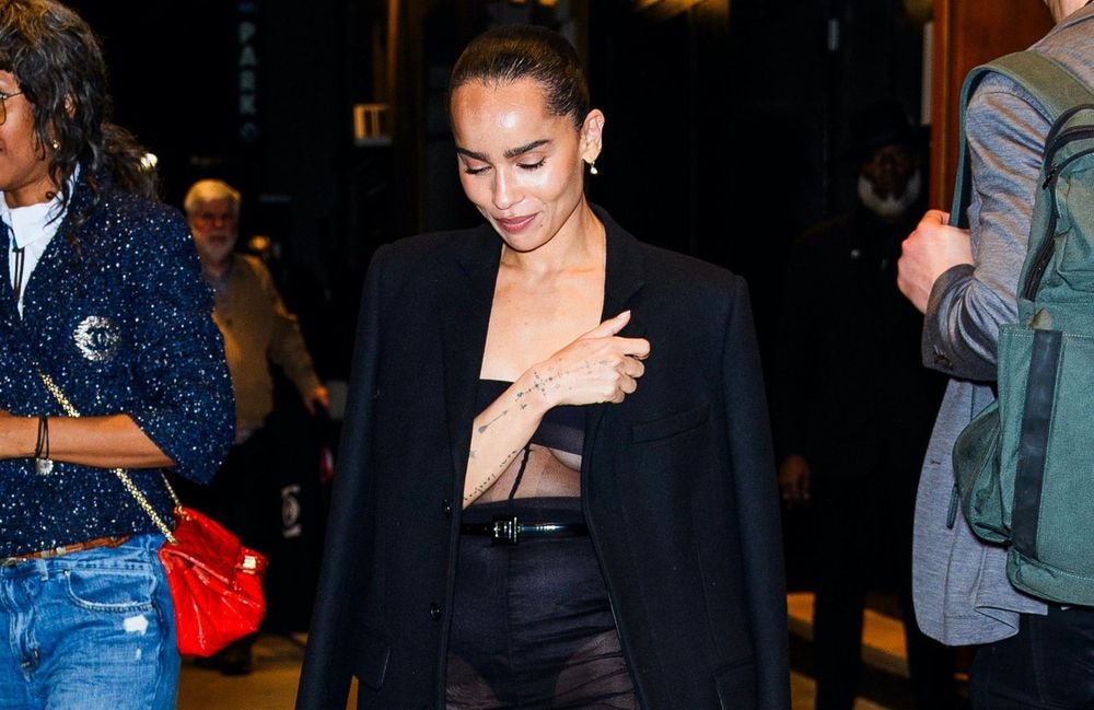 Zoë Kravitz prouve que la transparence peut être chic et sensuelle
