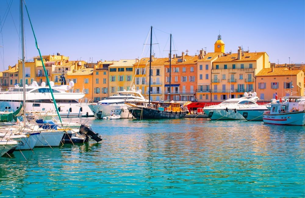 « White Lotus » : tournage hors période estivale, Festival de Cannes… les petits secrets de la saison 4 sur la Côte d'Azur