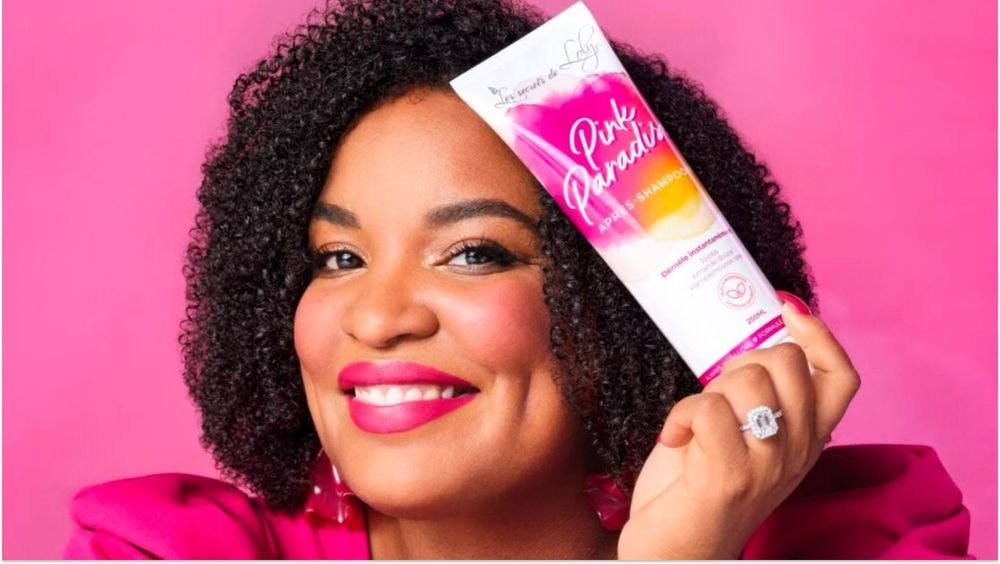 Kelly Massol abandonnée par sa mère : sa belle revanche avec sa marque "Les Secrets de Loly" !