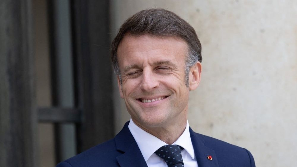 Emmanuel Macron : "J'ai une tour Eiffel dans le pantalon", cette remarque olé-olé au président