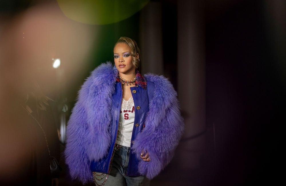 Cheveux : Rihanna succombe à une coupe courte plutôt inattendue