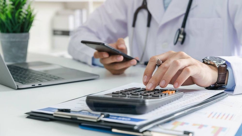 Budget 2025 : votre consultation chez le médecin bientôt moins bien remboursée ?