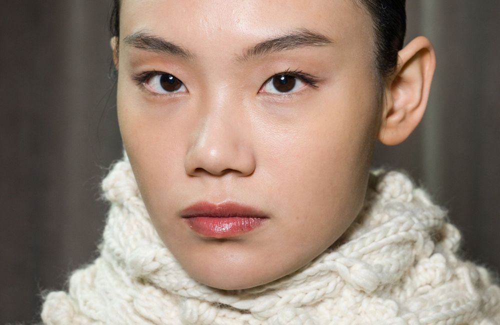 Les lèvres « baies glacées » : la tendance make-up des défilés à adopter dès maintenant