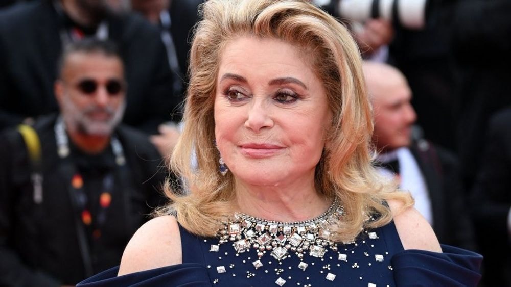À 80 ans, Catherine Deneuve parle franchement de son pays : « En France, il n’y a plus de…