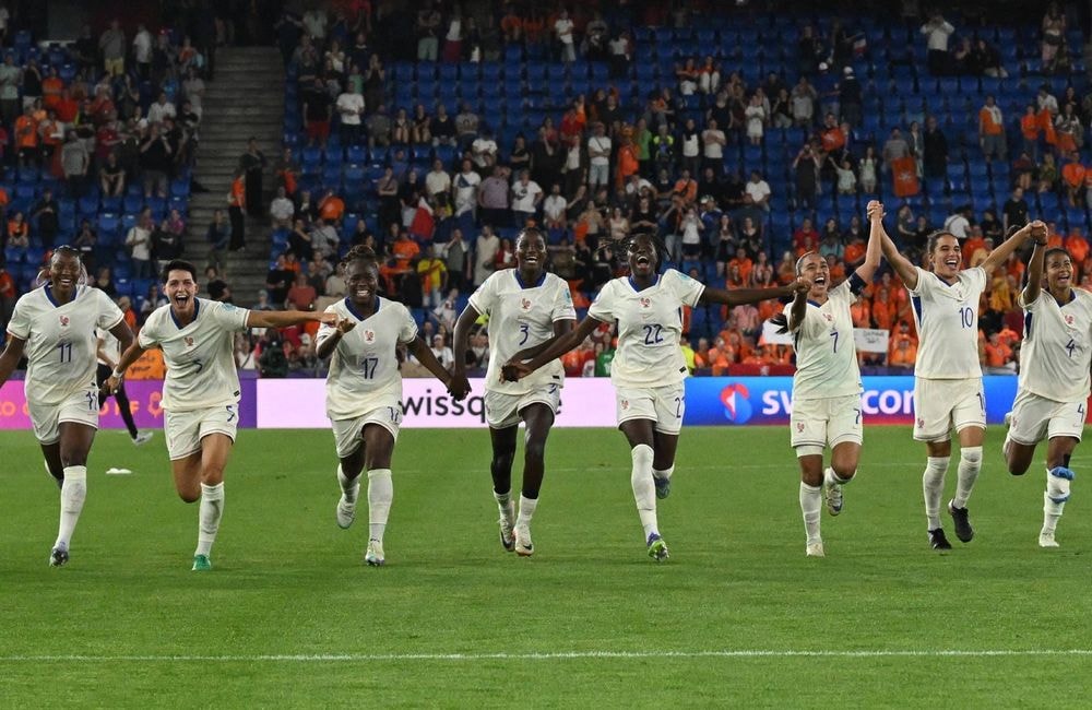 Euro 2025 : pourquoi les Bleues refusent de porter le brassard LGBTQIA+ ?