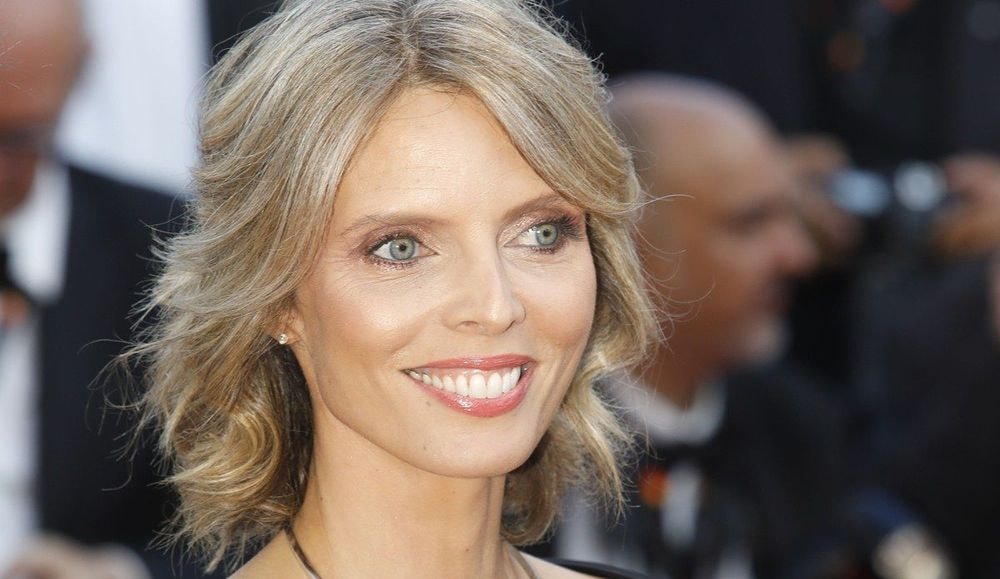 Miss France : scandale des candidates fricotant avec des jurés aux toilettes en plein concours