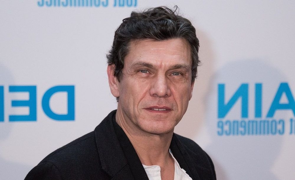 "Il la géolocalise" : Marc Lavoine accusé de contrôler Adriana Karembeu, un proche témoigne
