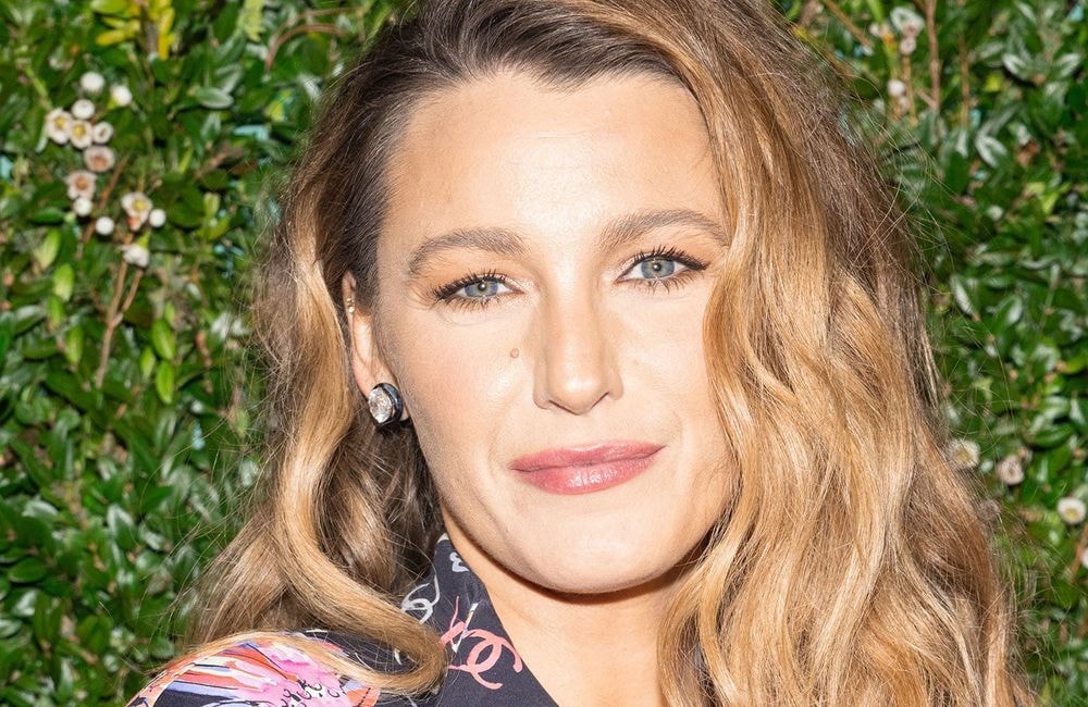 Sublime, Blake Lively adopte la queue-de-cheval XXL