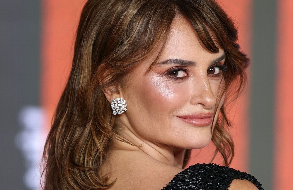 Penélope Cruz méconnaissable : elle abandonne ses boucles brunes pour un carré blond radical