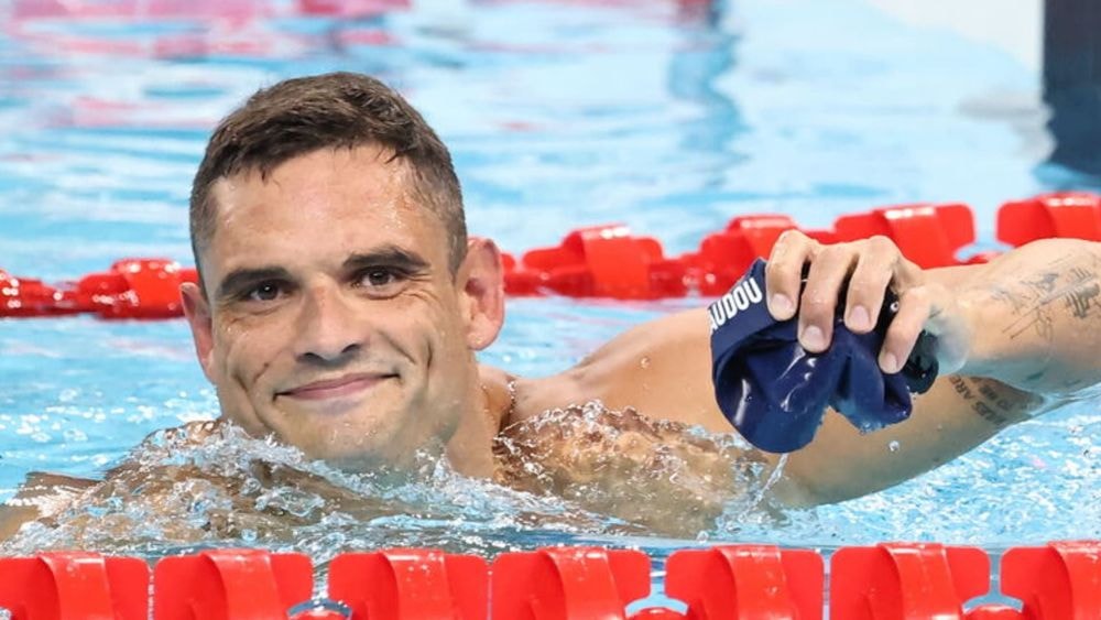"Une pastèque à la place de la tête" : Florent Manaudou très critiqué à cause de son attitude en direct après sa demi-finale !
