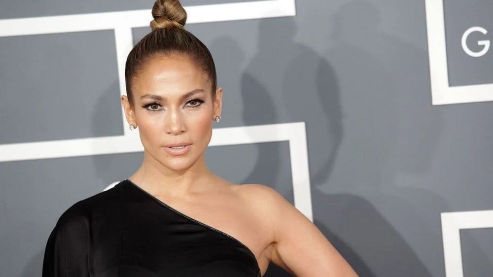 Jennifer Lopez toujours aussi sexy à 56 ans : nouvelle égérie d'Intimissimi, elle enflamme la toile avec un affriolant ensemble