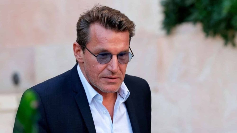 Benjamin Castaldi blessé : il dévoile une photo impressionnante de sa main détruite après son accident d’hélicoptère