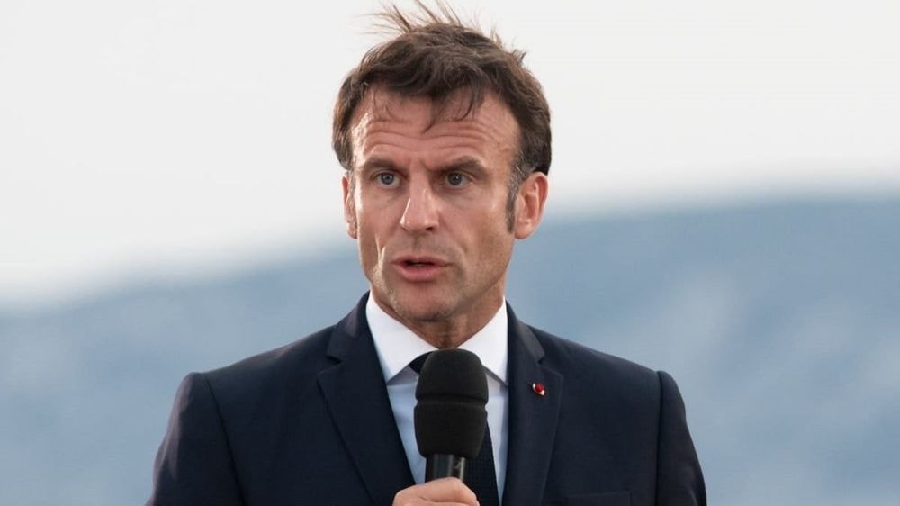 "On a fait n’importe quoi" : Emmanuel Macron s’en prend à X et à Elon Musk, accusés de diffuser "l’extrême droite"