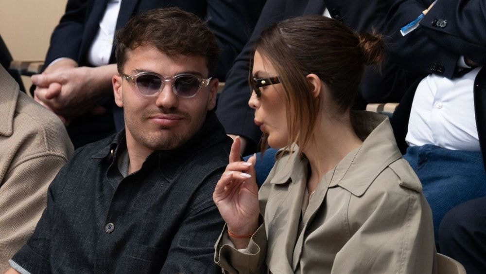 Iris Mittenaere au cœur d'un scandale avant Antoine Dupont, l'ex-reine de beauté contre-attaque : "divulgation de correspondances privées, diffamation publique, cyberharcèlement"