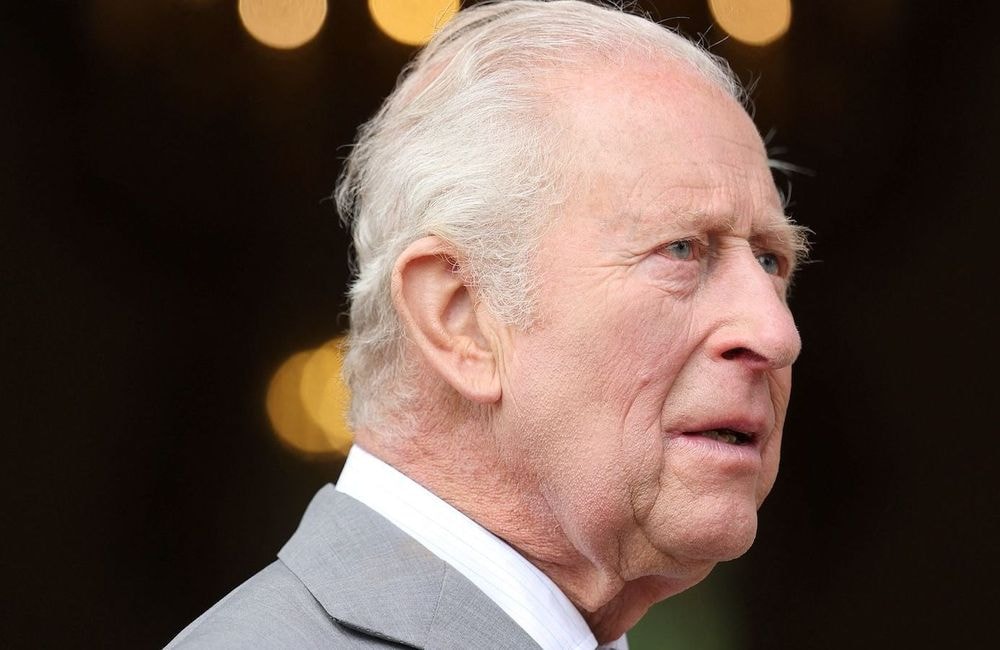 Charles III victime d'un incident avec une mouette : sa réaction amuse le public