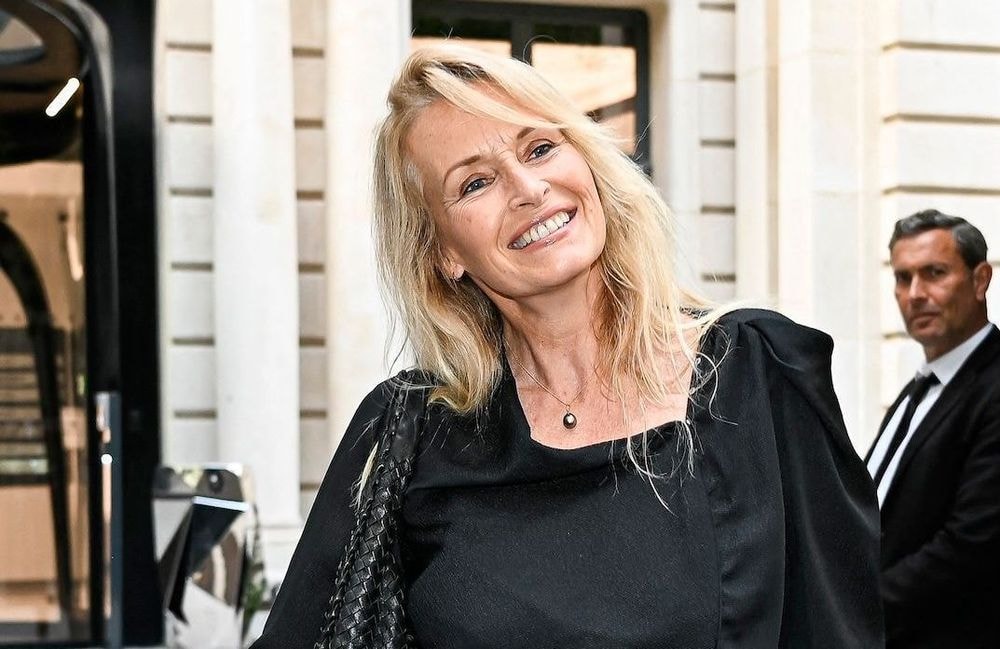 « Je suis très fière » : Estelle Lefébure se confie sur son rôle de grand-mère
