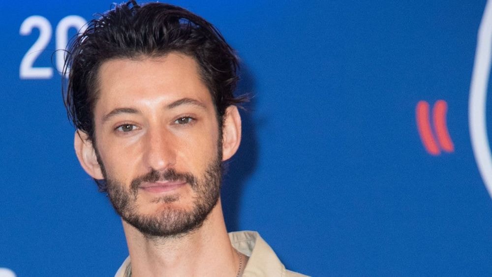 Pierre Niney cash sur le métier d'acteur pour la promo de "Gourou": "On manipule les émotions des gens"