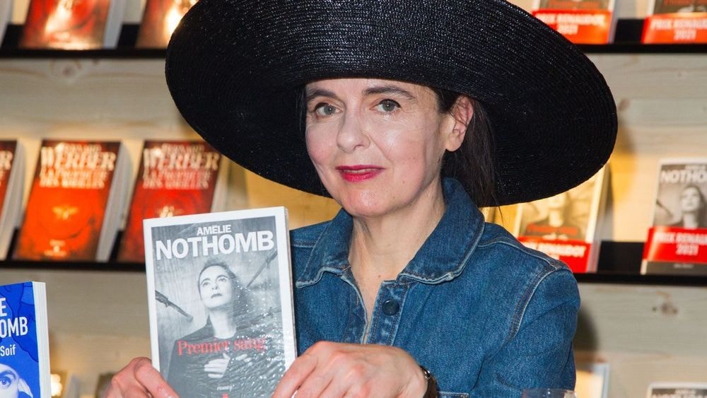 Amélie Nothomb raconte la terrible histoire de sa mère dans son nouveau livre : “Personne ne va venir la sauver…”