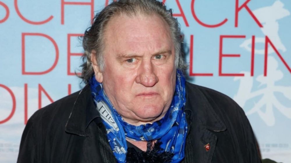 "Extrêmement fontaine" : ces nouveaux détails sordides sur la fameuse séquence avec Gérard Depardieu dans Complément d'Enquête !