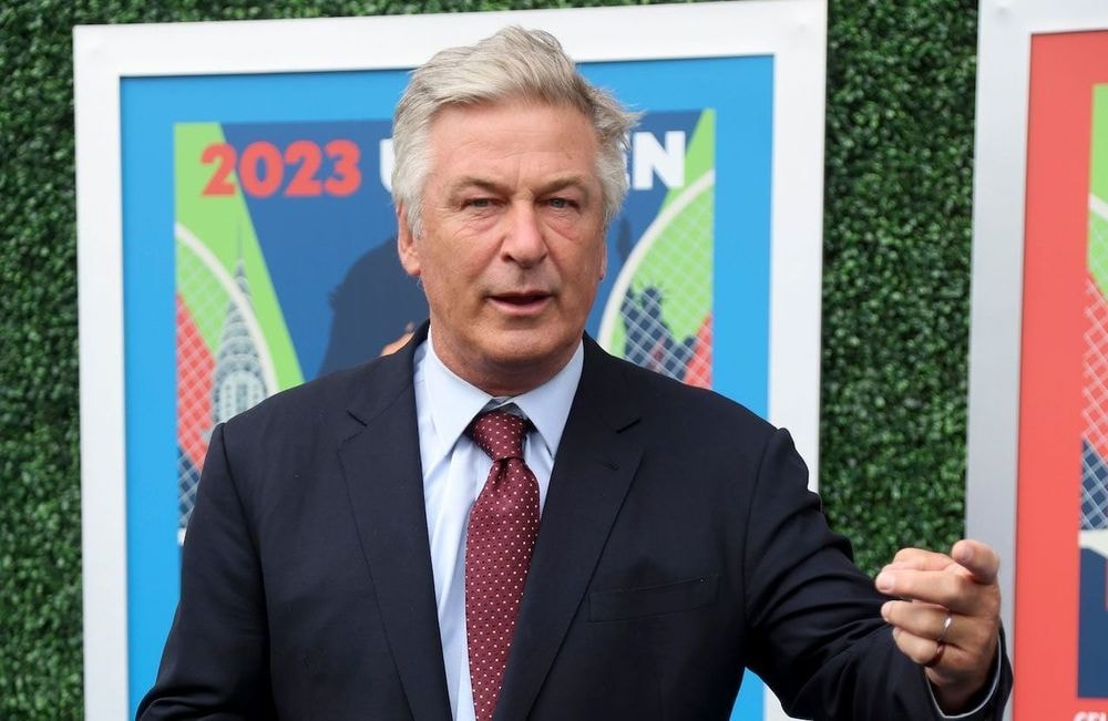 Tir mortel d’Alec Baldwin : le procès de l’acteur annulé pour vice de procédure